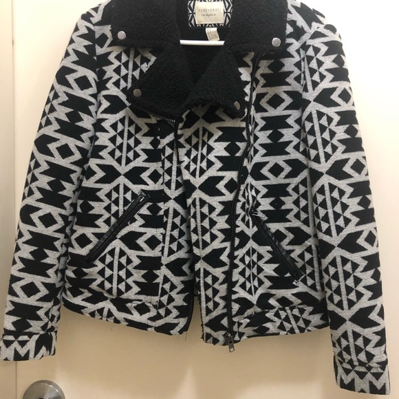 Clothes - Picture 9 of 16